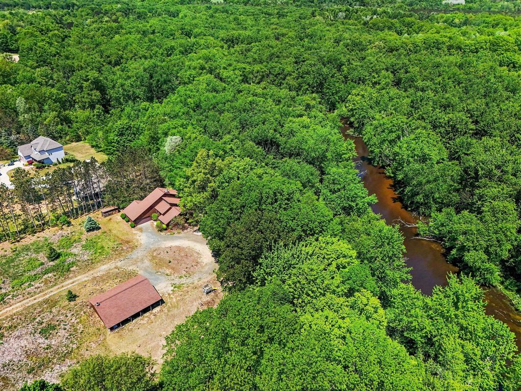 780 E Conrad Road, Custer township
