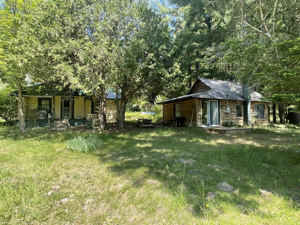 3495 Madison Road, Stronach township