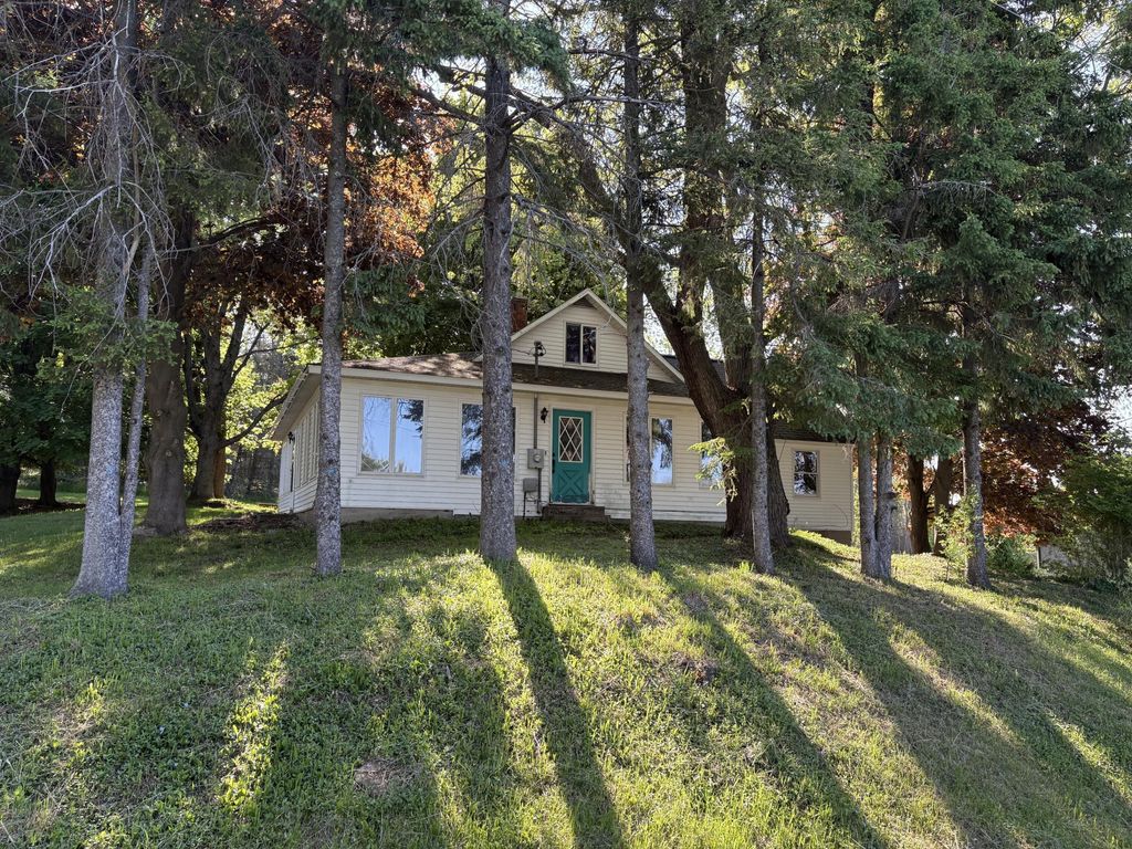 8819 Erdman Road, Onekama township