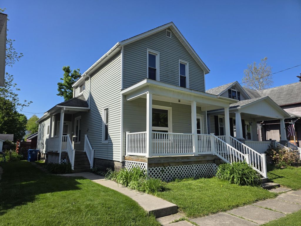 299 4th Street, Manistee city