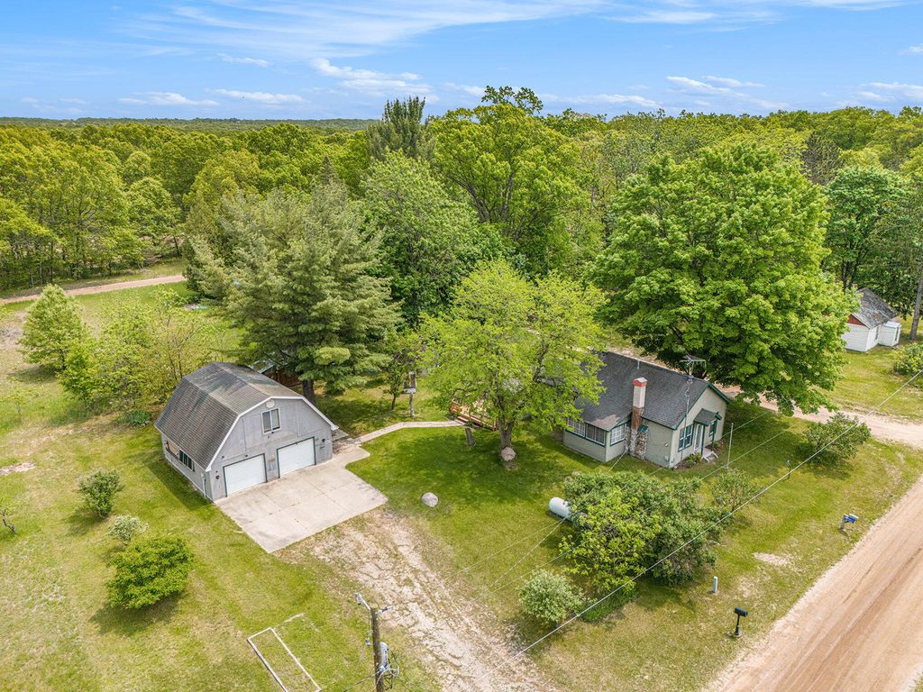 1754 Maggie Street, Branch township