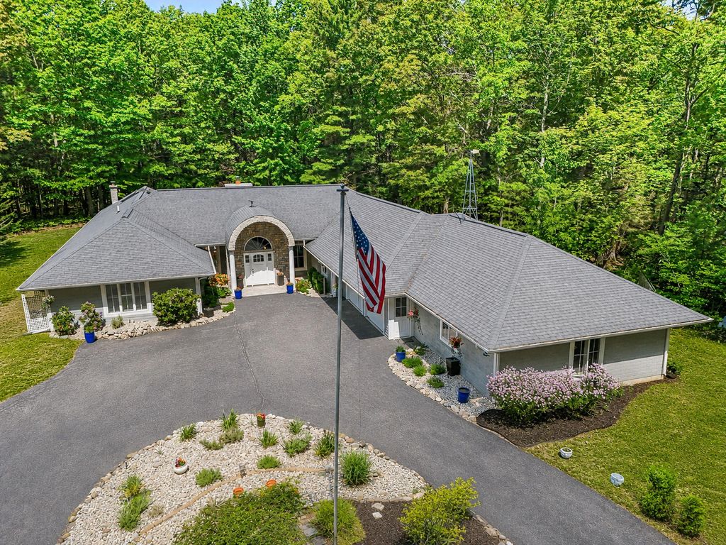 5389 Ridge Road, Pentwater township