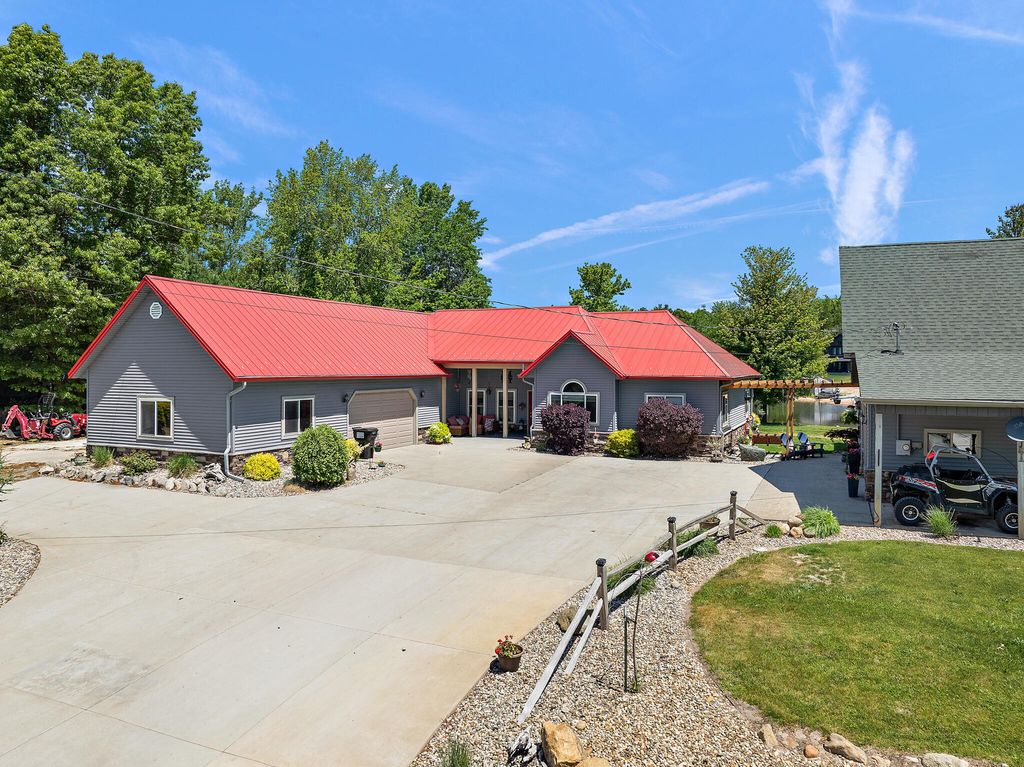 8662 W Edgewood Road, Golden township