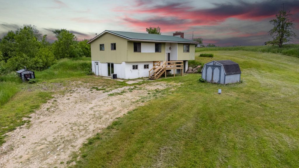4035 N Comstock Avenue, Denver township
