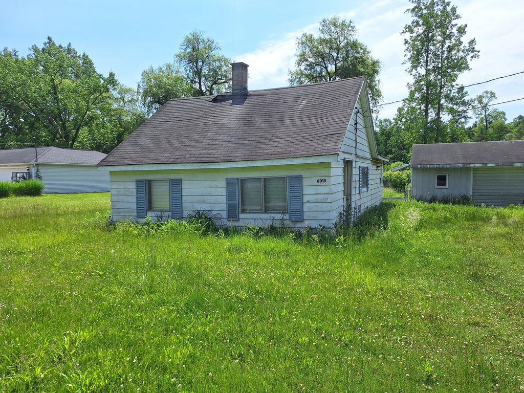 6010 Cannonsburg Road Ne, Cannon township