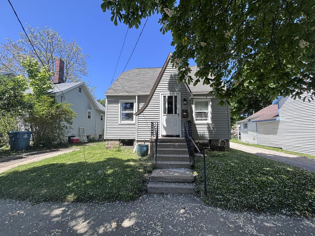 286 3rd Street, Manistee city