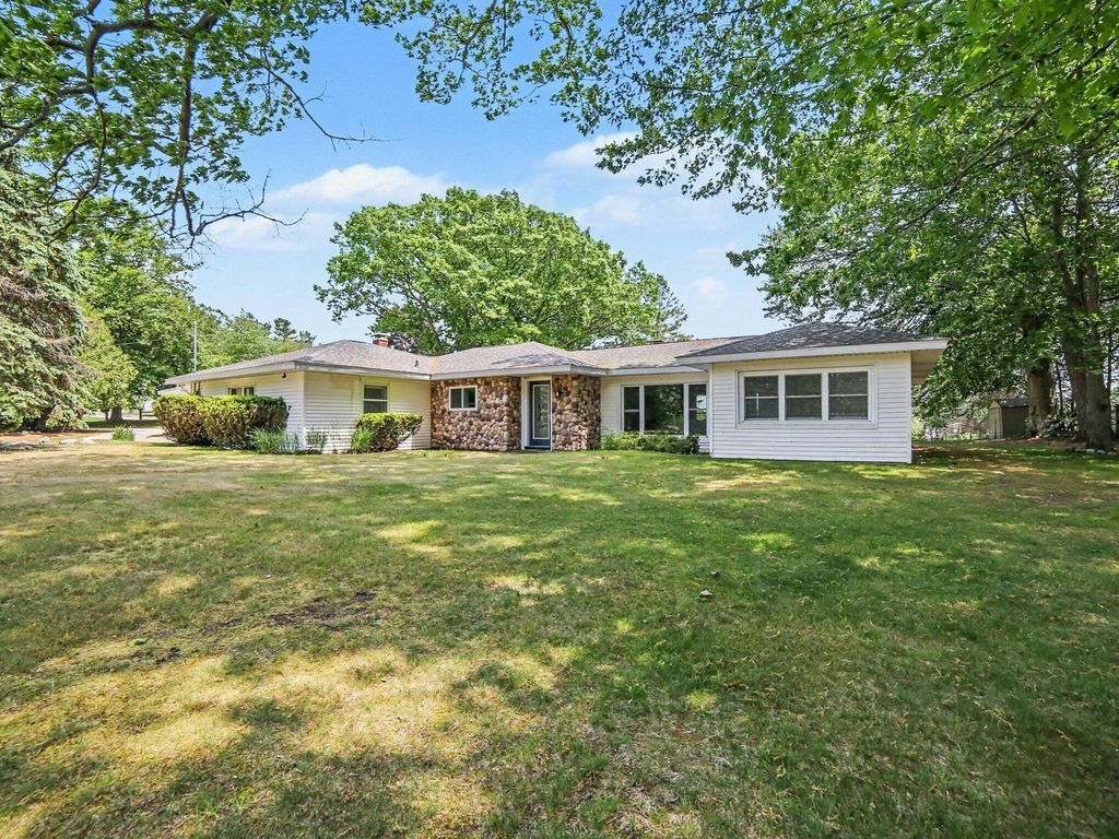 1358 N Lakeshore Drive, Hamlin township