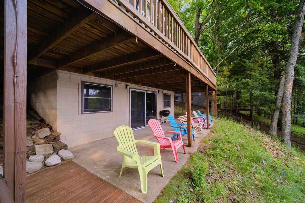 6387 N Larson Road, Sheridan township