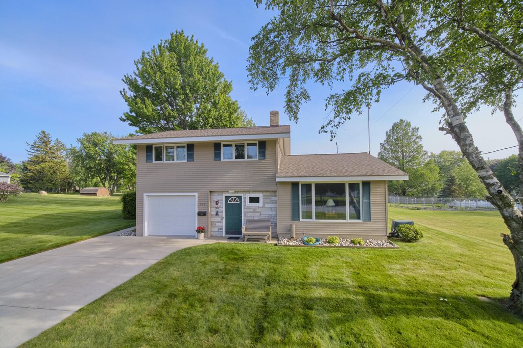 597 Browning Avenue, Manistee city