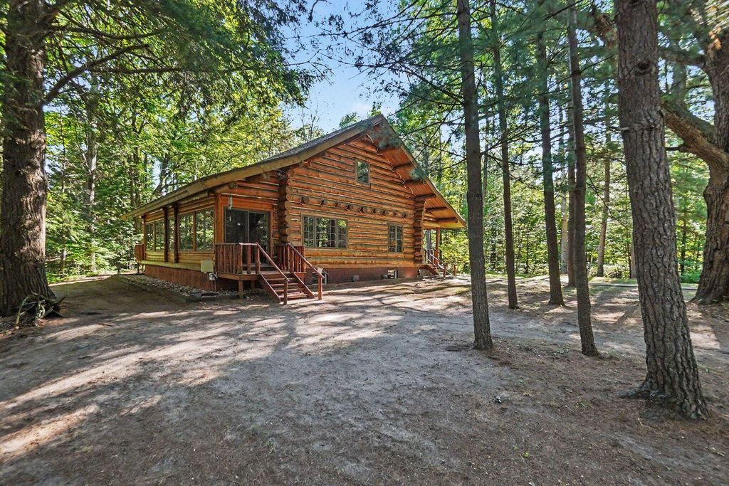1091 N River Trail, White Cloud