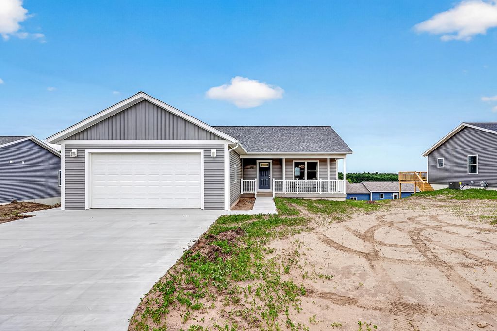 299 Aspen Hill Drive, Shelby village