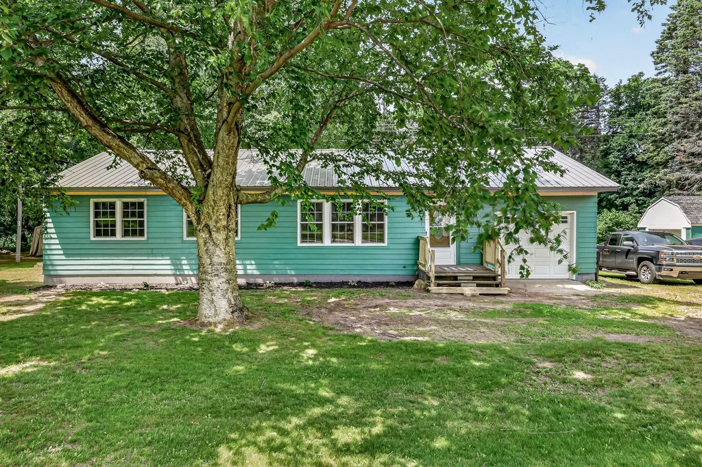 2423 S 40th Avenue, Benona township