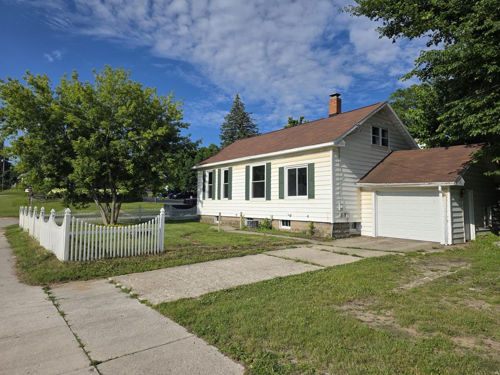 328 4th Street, Manistee city