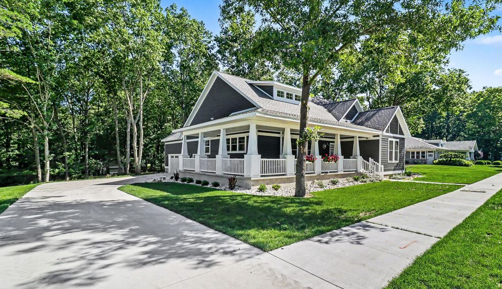 20 Kenneth Street, Pentwater village