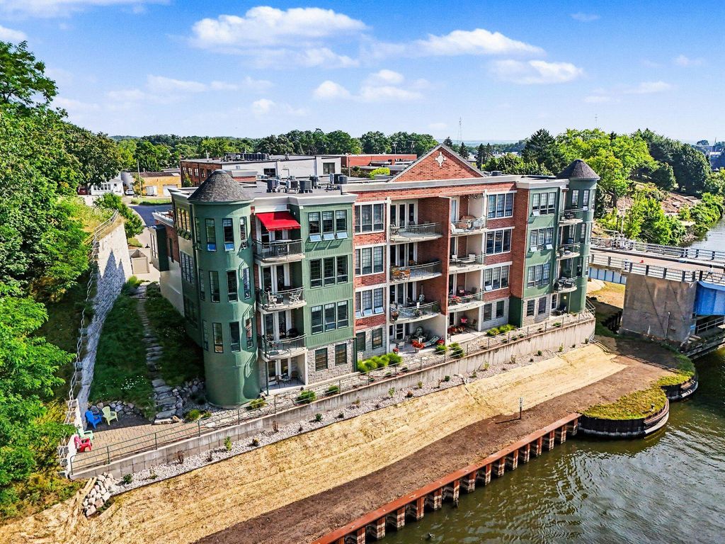 80 Washington Street Unit: 7, Manistee city