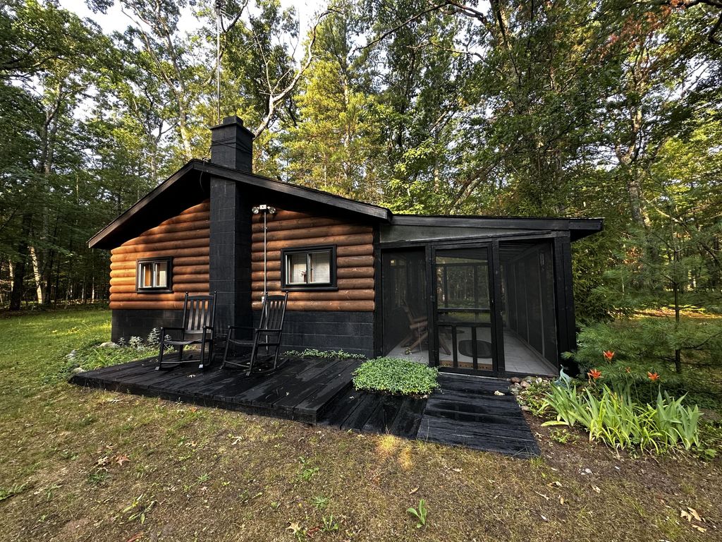 8047 W Peterson Road, Elk township