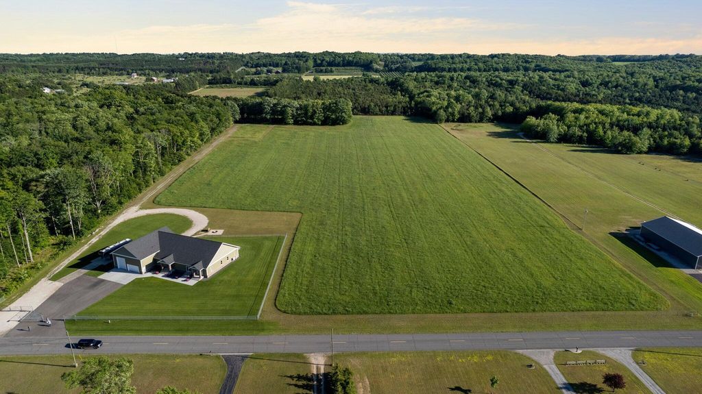 5859 Potter Road, Onekama township