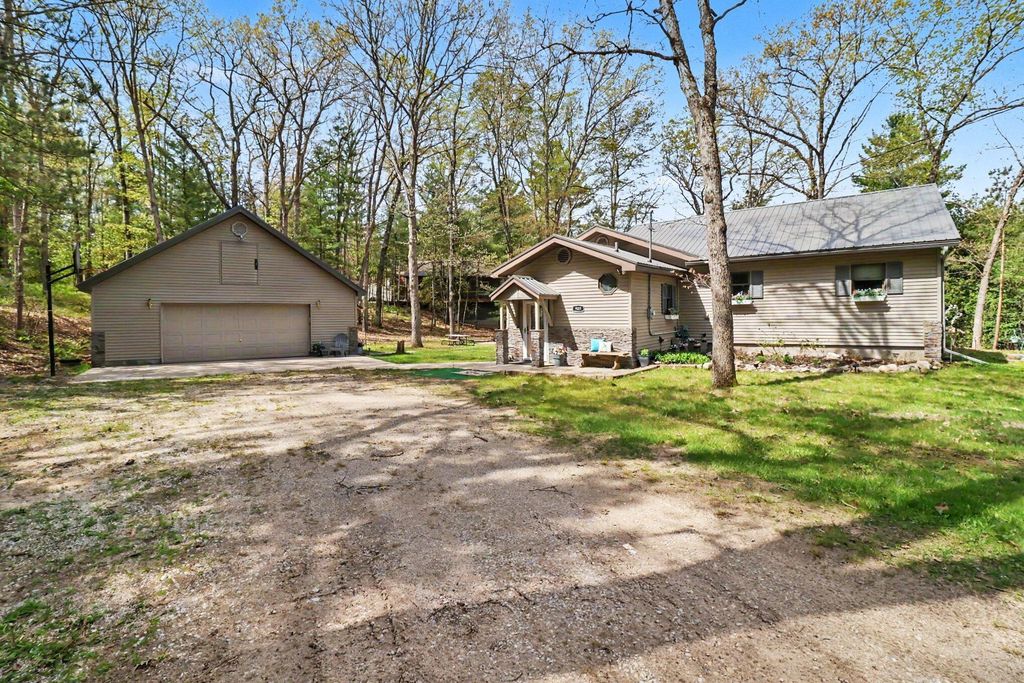9629 N Kings Point, Elk township