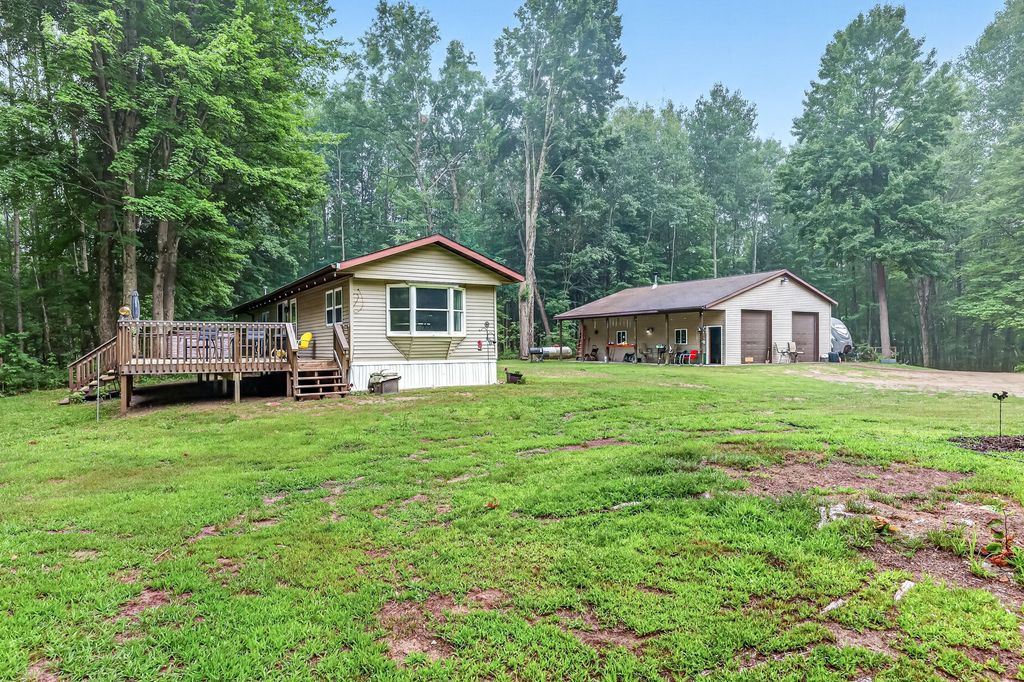 8045 W 16 Mile, Troy township