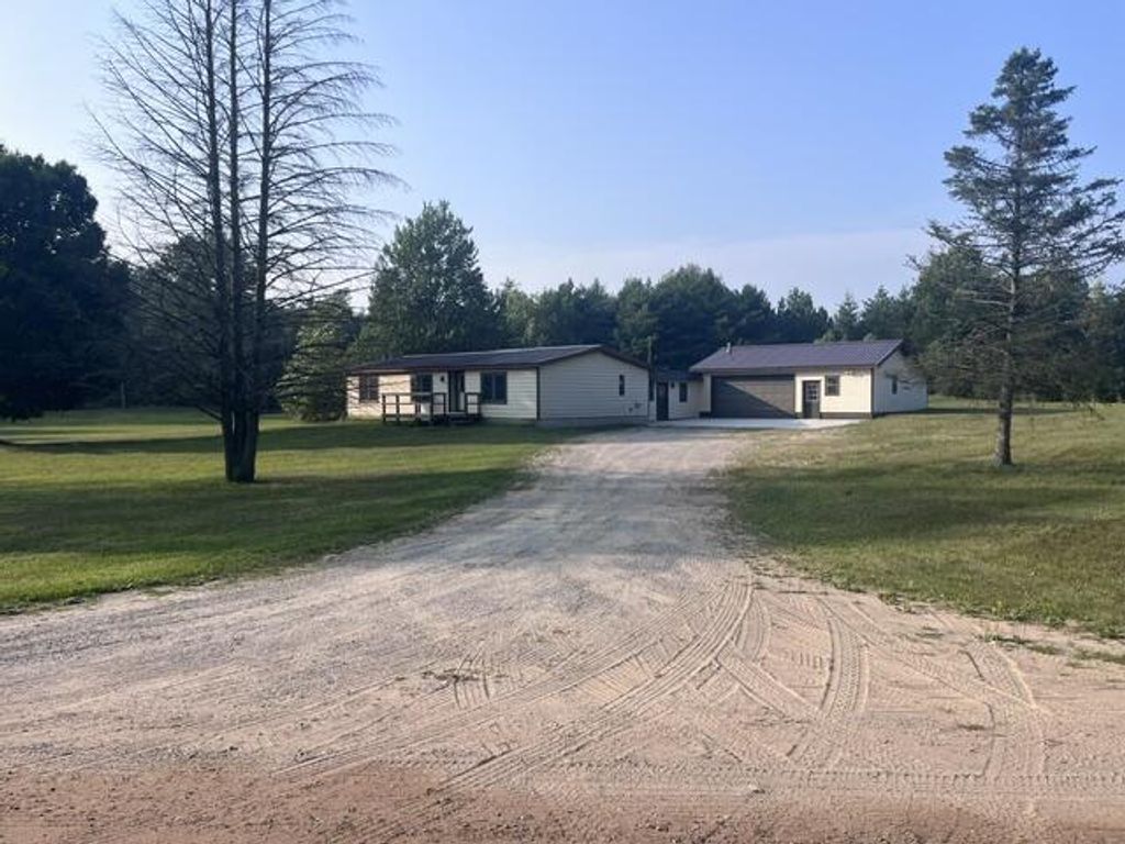 13542 Makinen Road, Maple Grove township