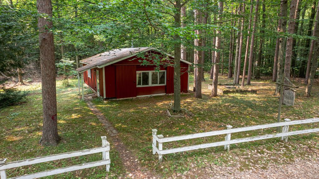 7211 Northern Drive, Weare township
