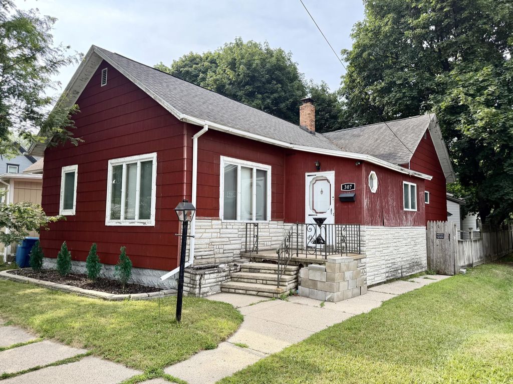 307 6th Street, Manistee city