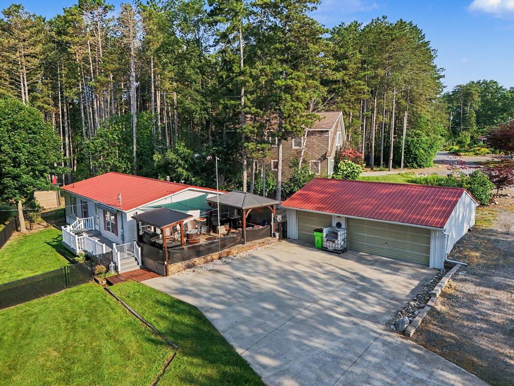 8009 W Lumberjack Drive, Golden township