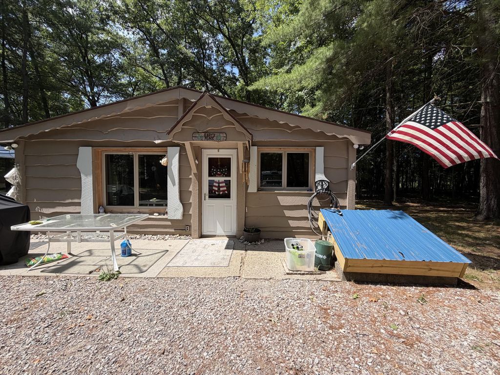 8316 N Aqua Drive, Elk township