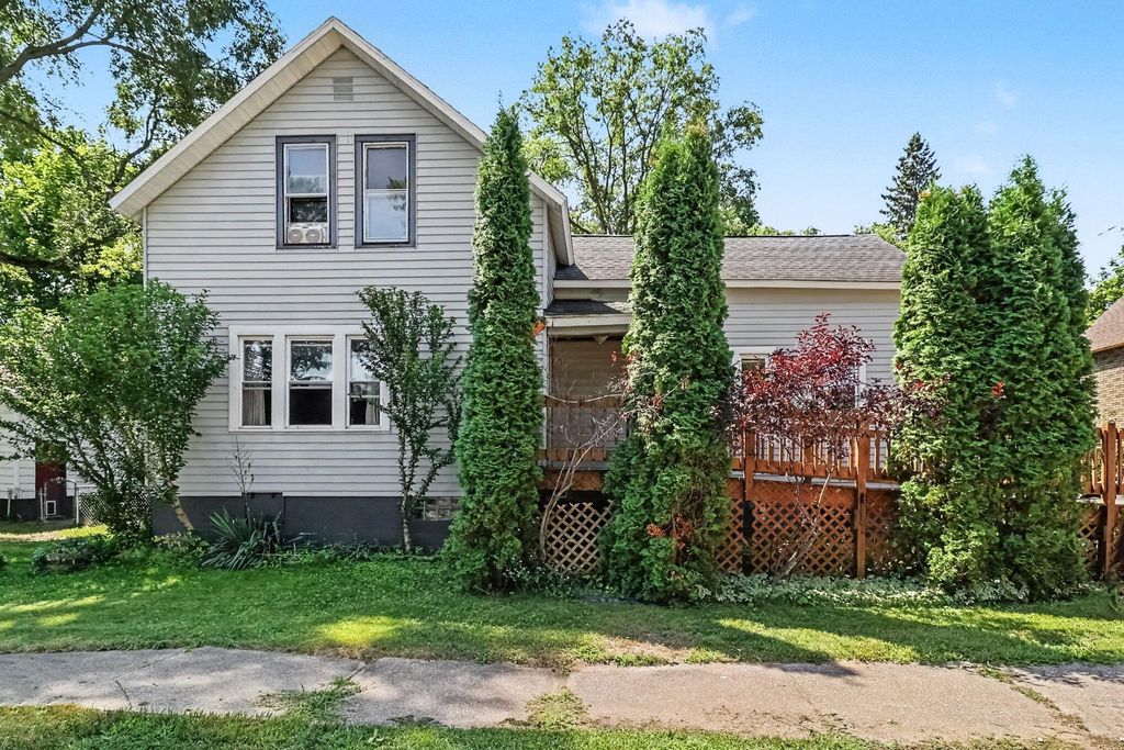263 10th Street, Manistee city