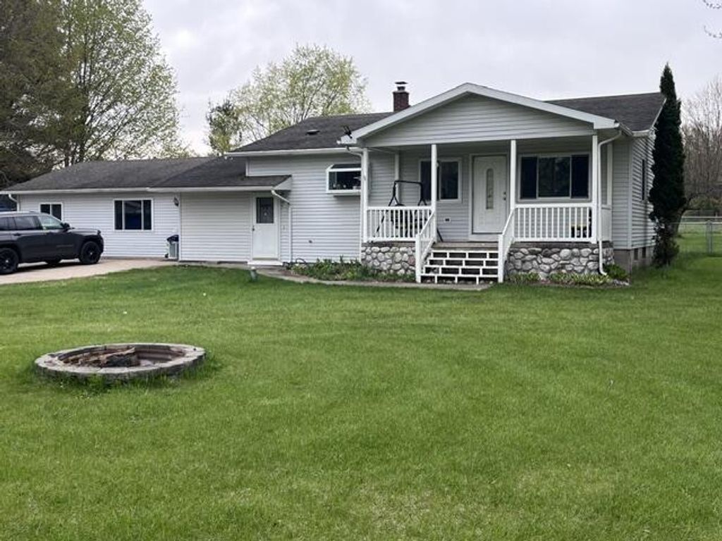 8671 13 Mile Road, Bear Lake township