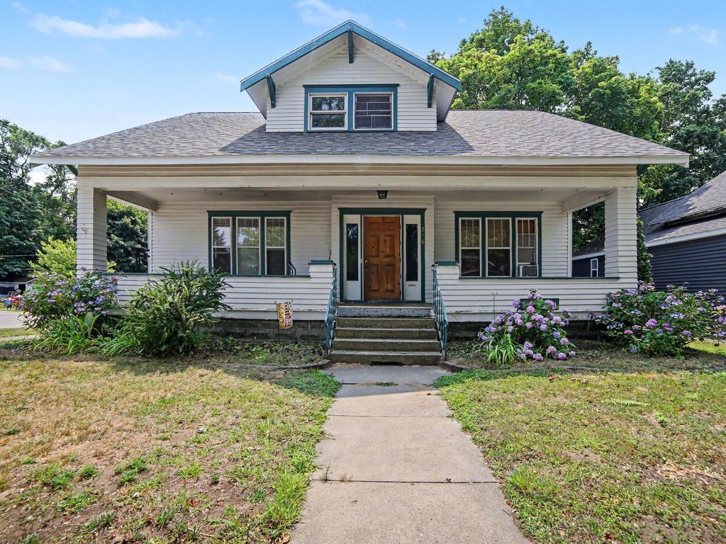 216 E Danaher Street, Ludington city