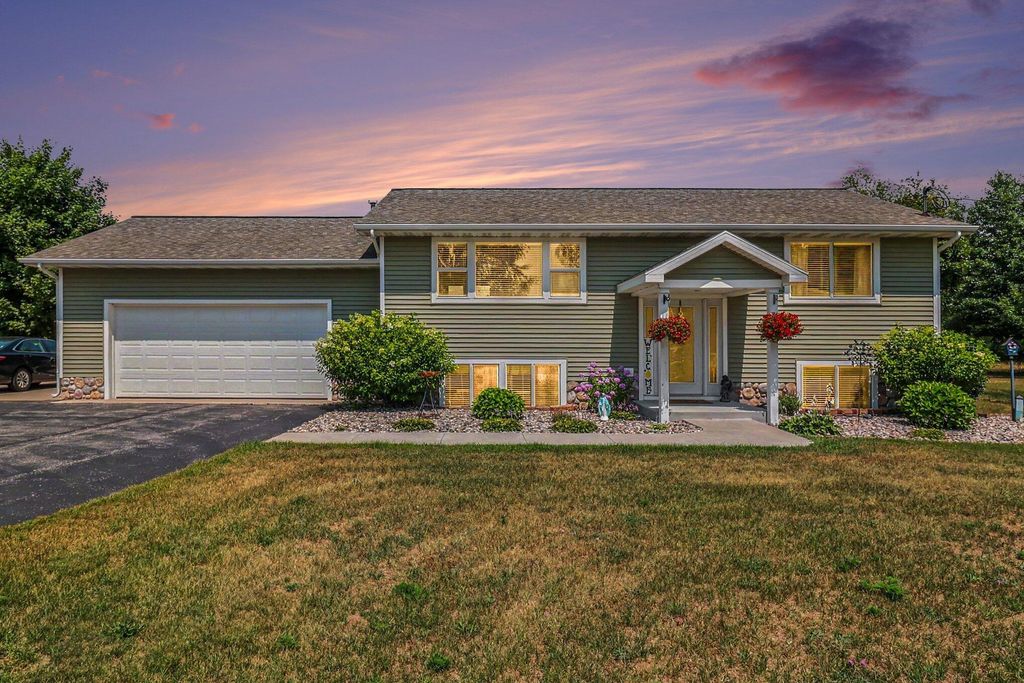 5832 Potter Road, Onekama township