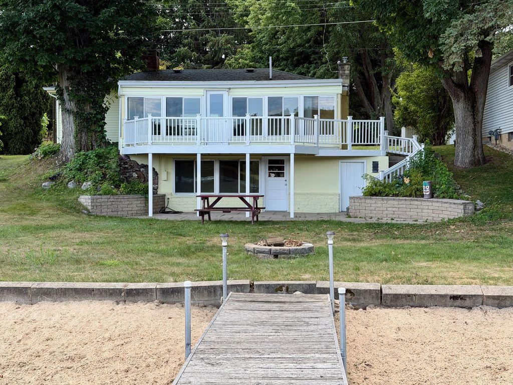 8980 Loveless Drive Ne, Courtland township