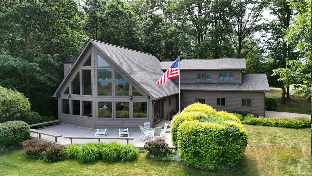 4821 Crescent Beach Road, Onekama township