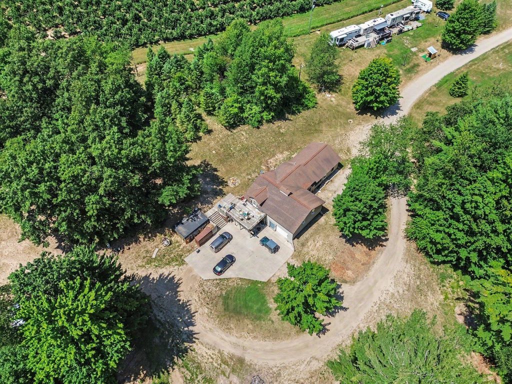 6749 W Taylor Road, Golden township