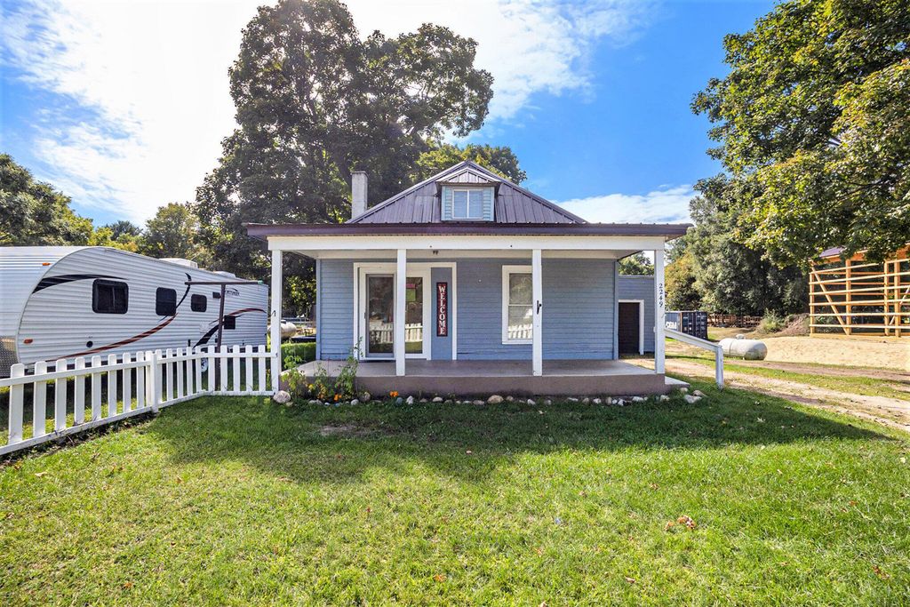 2249 E Ferry Street, Ferry township