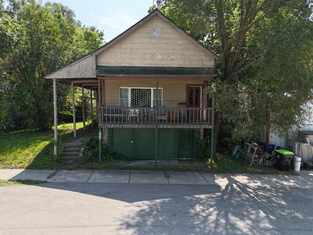 18781 Maple Street, Cleon township