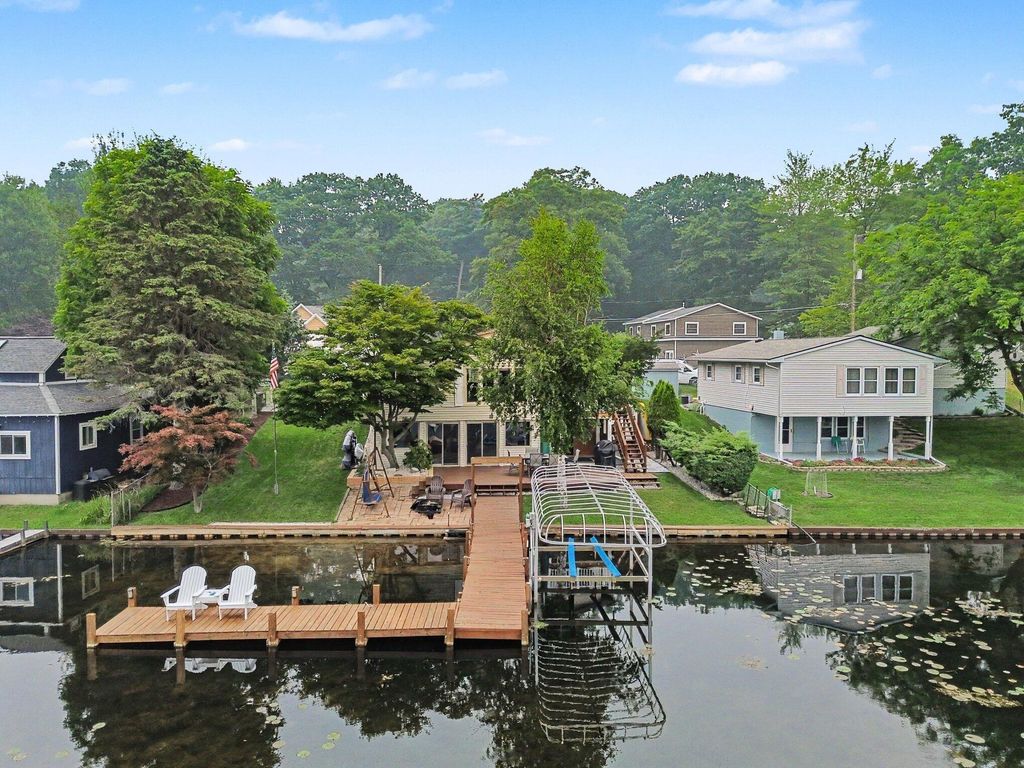 6951 W Jackson Road, Hamlin township