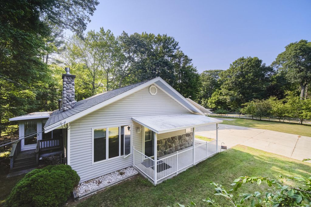 3423 Balsam Avenue, Manistee township