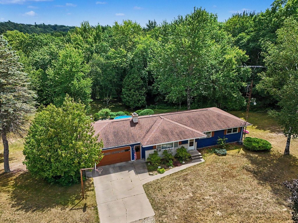 351 E Fruitvale Road, Blue Lake township