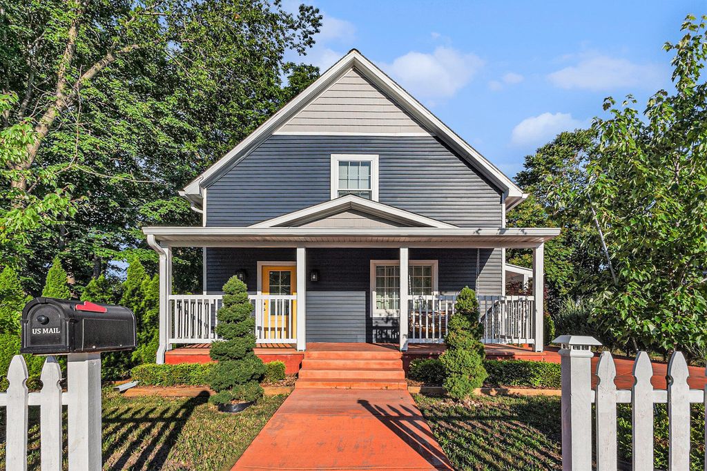 607 S State Street, Hart city