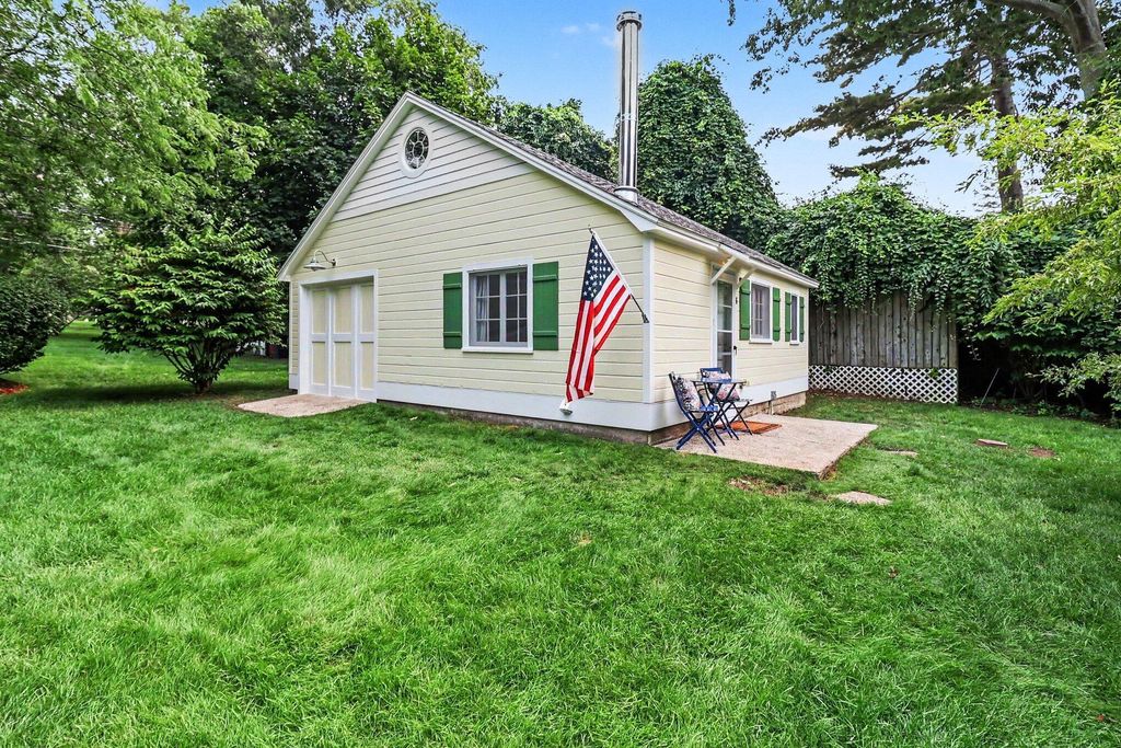 995 N Lakeshore Drive Unit: 6, Pere Marquette charter township