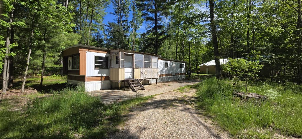 4869 E Free Soil Road, Meade township