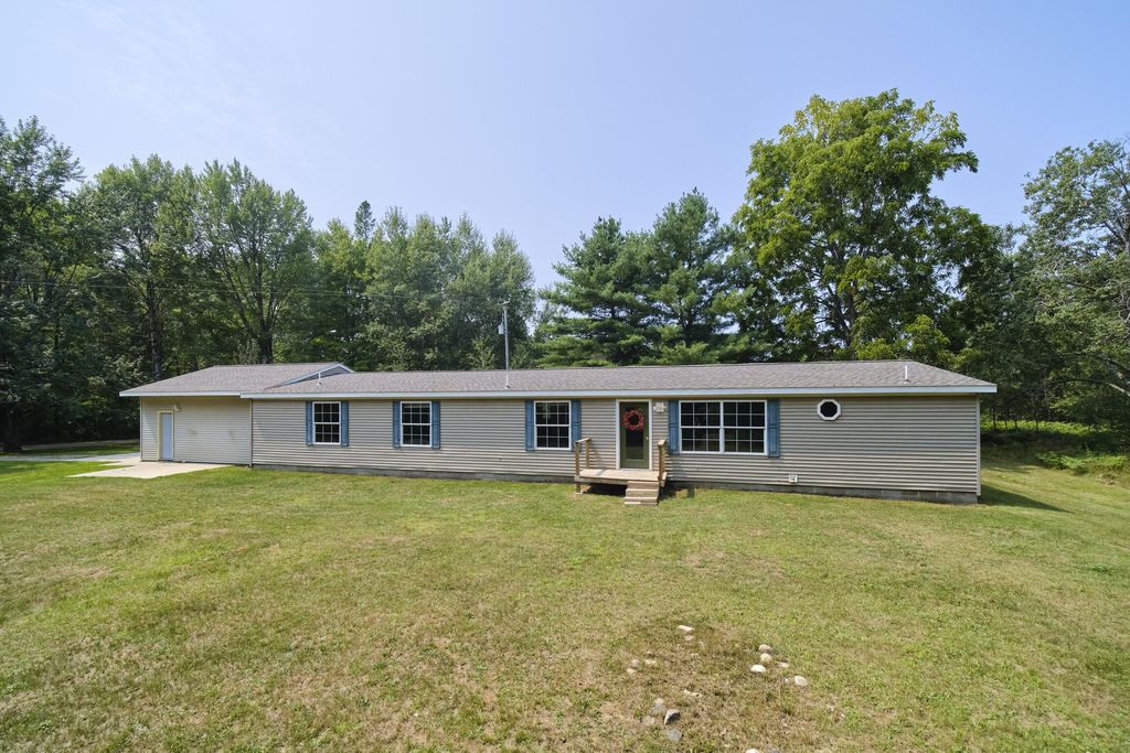 15766 Makinen Road, Maple Grove township