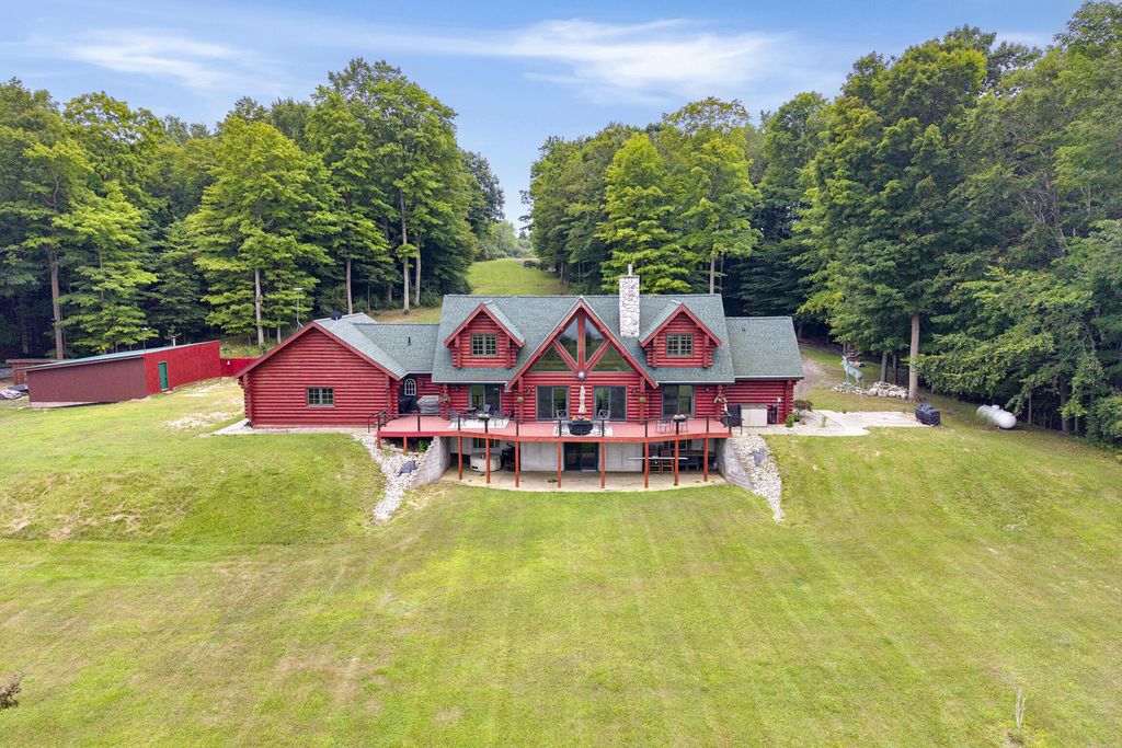 302 E Kott Road, Manistee township