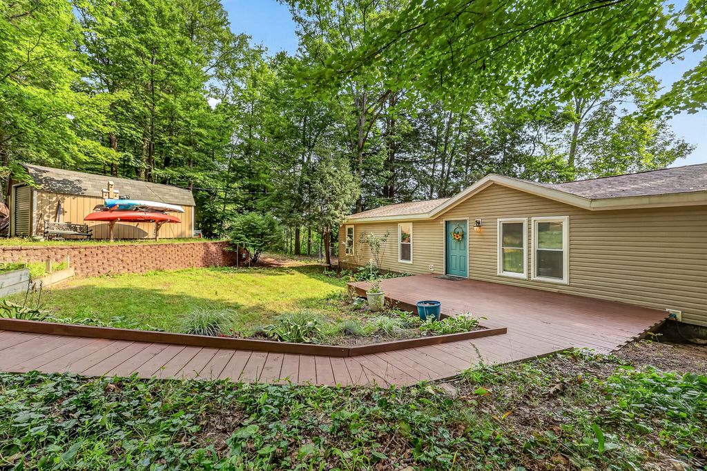 7392 N Northern Drive, Weare township