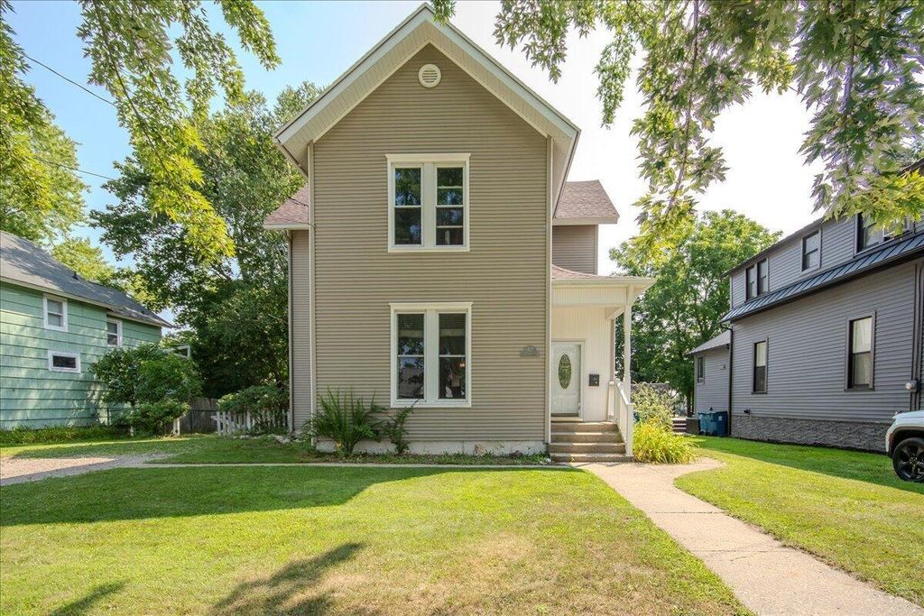 607 Pine Street, Manistee city