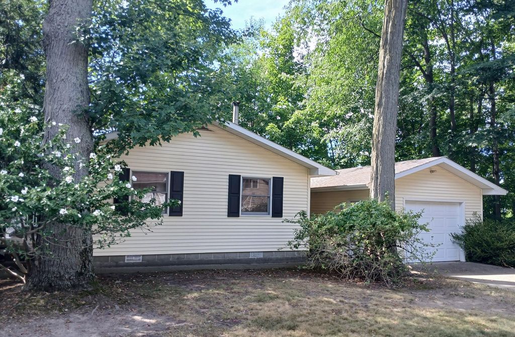 4771 N Ariel Avenue, Hamlin township