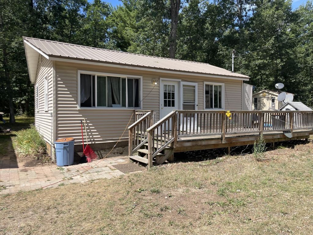 3774 Susan Street, Norman township