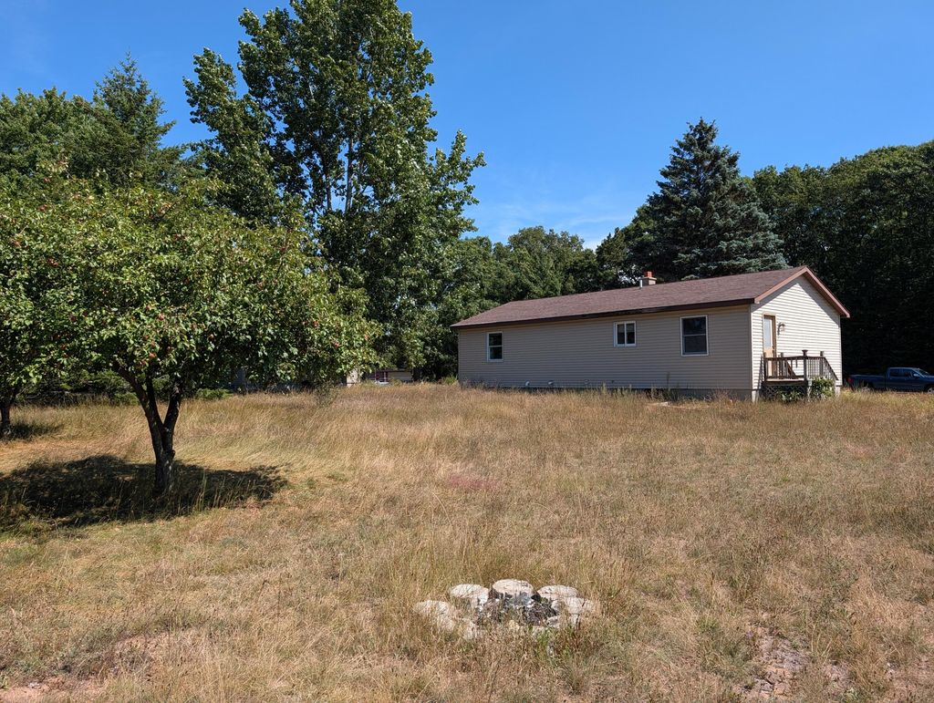1963 N Lincoln Road, Hamlin township